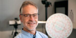 Neurooptometrist Steen Aalberg for Dansk Erhvervsoptik
